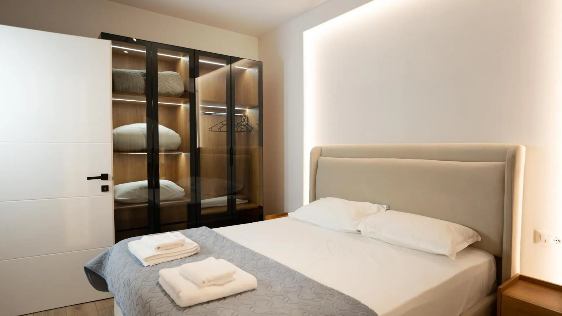 Chic Tirana City Apartment 0*,  Albania