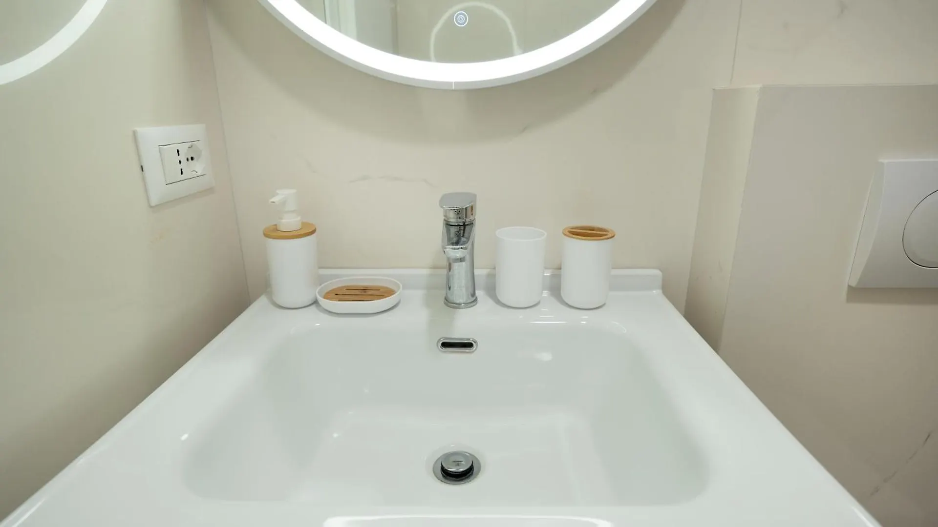 Chic Tirana City Apartment